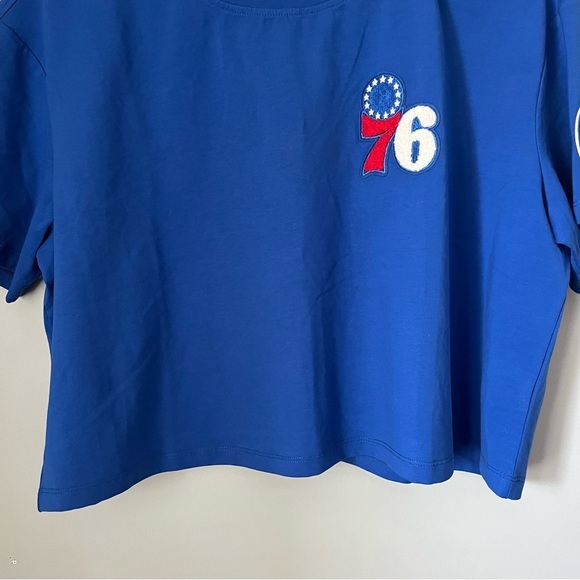 Pro Standard NBA Philadelphia 76ERS Classic Boxy Crop Tee Size Medium NWT - Picture 6 of 16